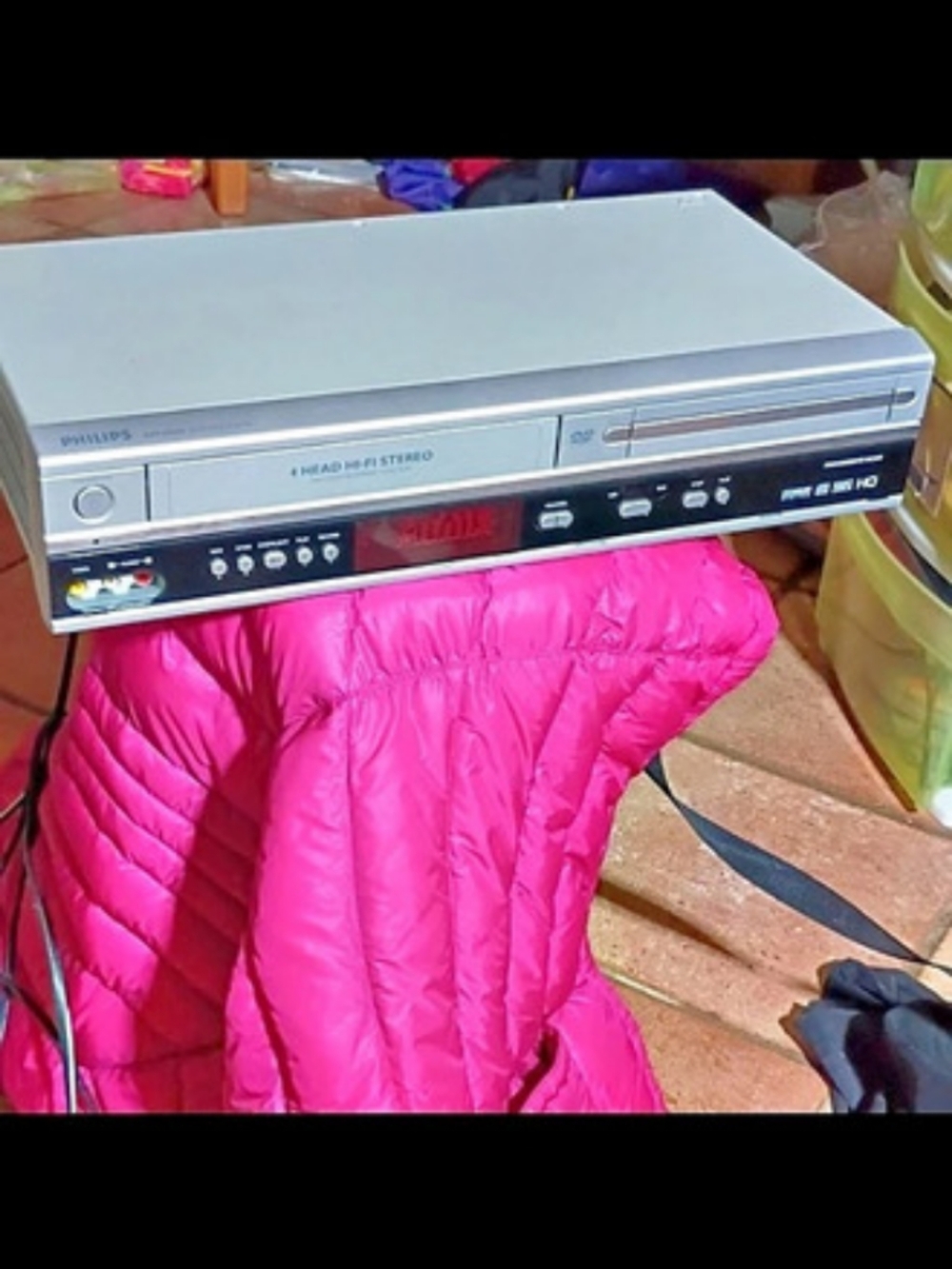 Philips DVP3050V/37 4-Head Hi-Fi Stereo VCR / DVD Player Combo DVD/VCR Player